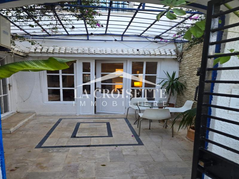 Rez-de-chaussée de villa meublé S+2 avec terrasse à La Marsa